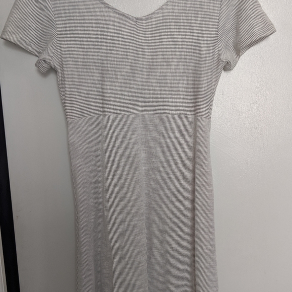 ONLY Horizontal Stripe Front-tie Dress - Picture 4 of 5